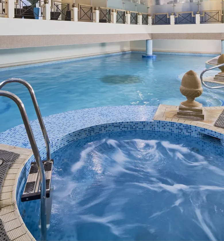 Aquilla Pool om Knighsbridge